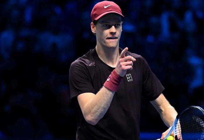 Jannik Sinner venció a Carlos Alcaraz y se consagró bicampeón del Torneo de Maestros