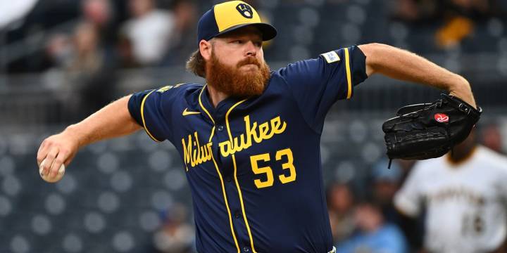 Brandon Woodruff accepts Brewers' qualifying offer for 2026 (source)