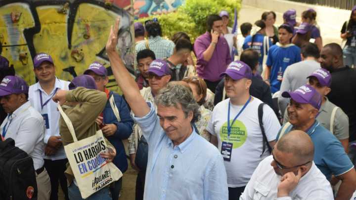 Así fue el encuentro de 'Guardianes por Colombia' de Sergio Fajardo en Medellín: ¿qué dijo sobre la alianza propuesta por Uribe y Gaviria?