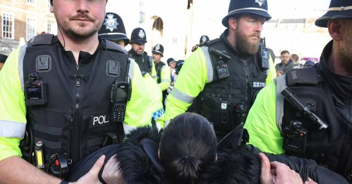 Police explain 30 arrests for holding up signs in Bristol
