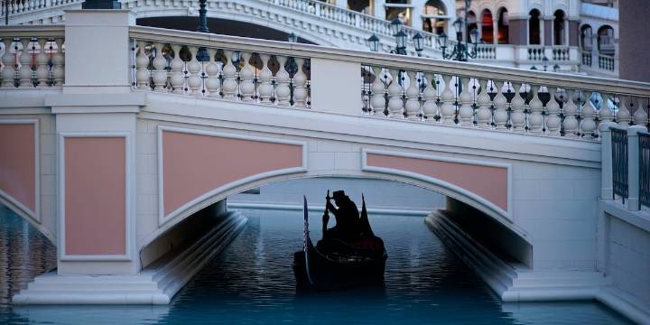 Main break disrupts water services at Las Vegas Strip resort
