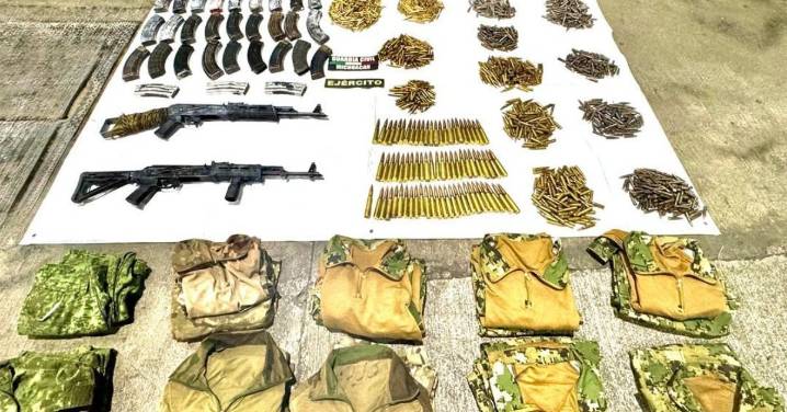Aseguran autoridades arsenal de alto poder en Huetamo, Michoacán
