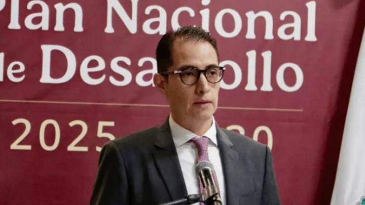 Godoy ordena remociones en la FGR; comienza con fiscalía para delincuencia organizada