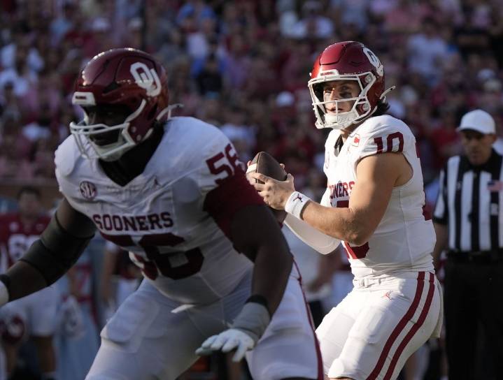 Deadspin | No. 11 Oklahoma pulls off road upset of No. 4 Bama to keep CFP hopes alive