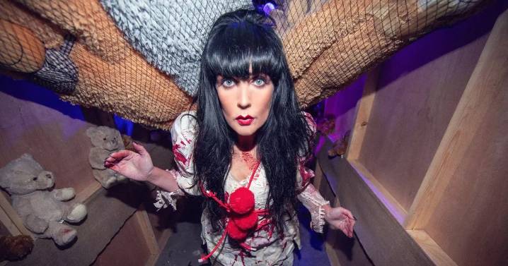 'I filmed spooky music video at UK scare park - and this is what I discovered'