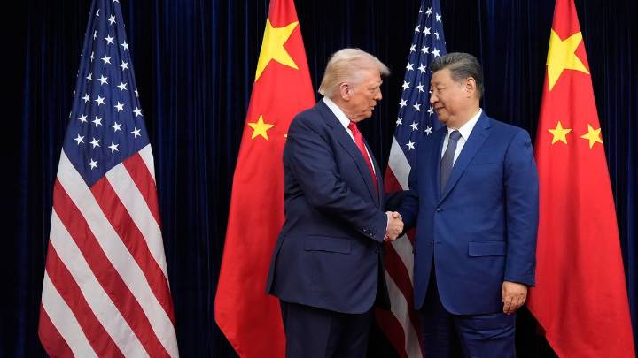 Trump dice que visitará Beijing en abril y que recibirá al presidente chino Xi el próximo año