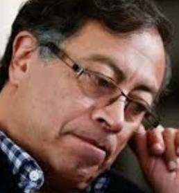 Contratiempo en escala de viaje: Petro denuncia que no le suministraron combustible al avión presidencial por estar en la “Lista Clinton”