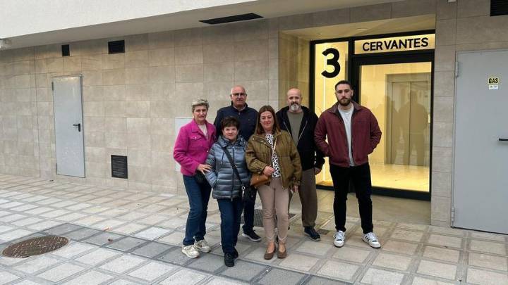 Desconexión digital en Lugones por 15 metros de cable: “Ni la promotora ni el Ayuntamiento se hacen responsables, vivir sin internet es casi como no tener agua o luz”