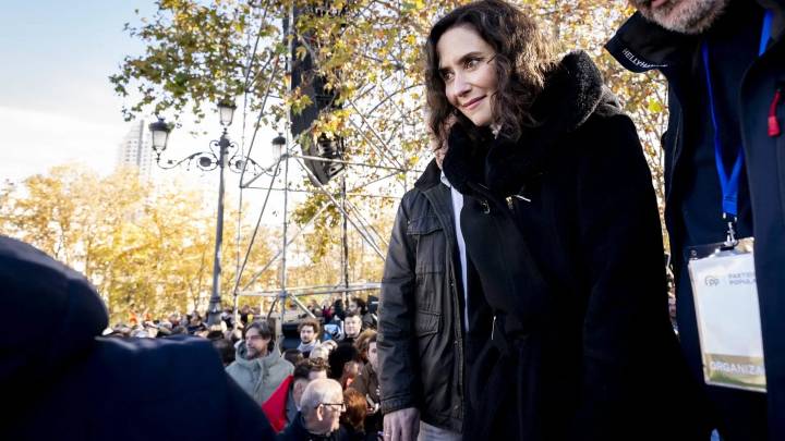 Ayuso asegura que ETA está "preparando su asalto al País Vasco y Navarra"