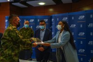 El Ejército acompañó a la Corporación Mil Víctimas en la entrega del informe “El conflicto armado desde la piel del soldado colombiano” a la JEP