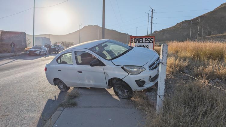 Conductor pierde control y choca contra muro en la 38🎦