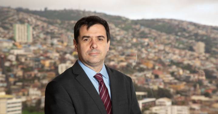 Exdirector de la BCN asegura que aún sigue en funciones, pero Congreso le negó acceso