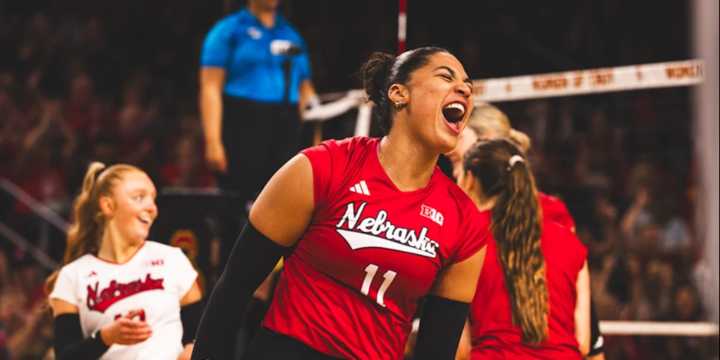 Nebraska volleyball sweeps red