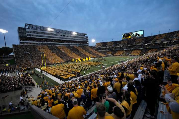 Oregon Ducks at Iowa Hawkeyes: Live updates today