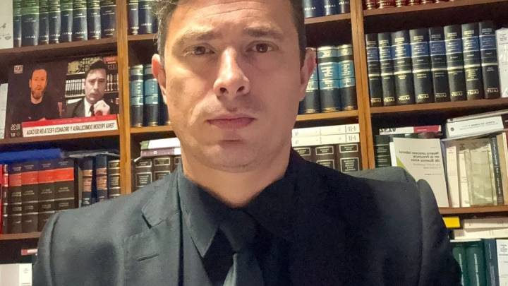 Le rompieron el bolsillo al violento