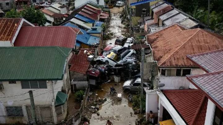 Typhoon Kalmegi Devastates Philippines, Leaving 241 Dead and 350,000 Displaced; Vietnam Braces for Impact as Storm Strengthens