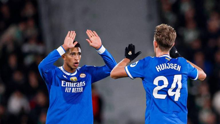 Real Madrid rescata un empate en Elche y mantiene el liderato por un punto