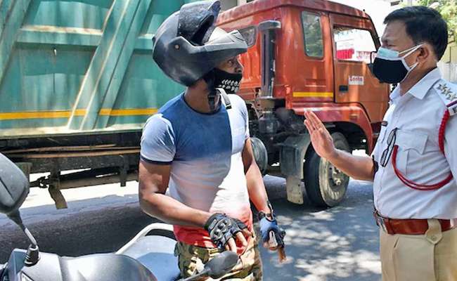 Motorists get 50 per cent relief on pending traffic fines in Karn...
