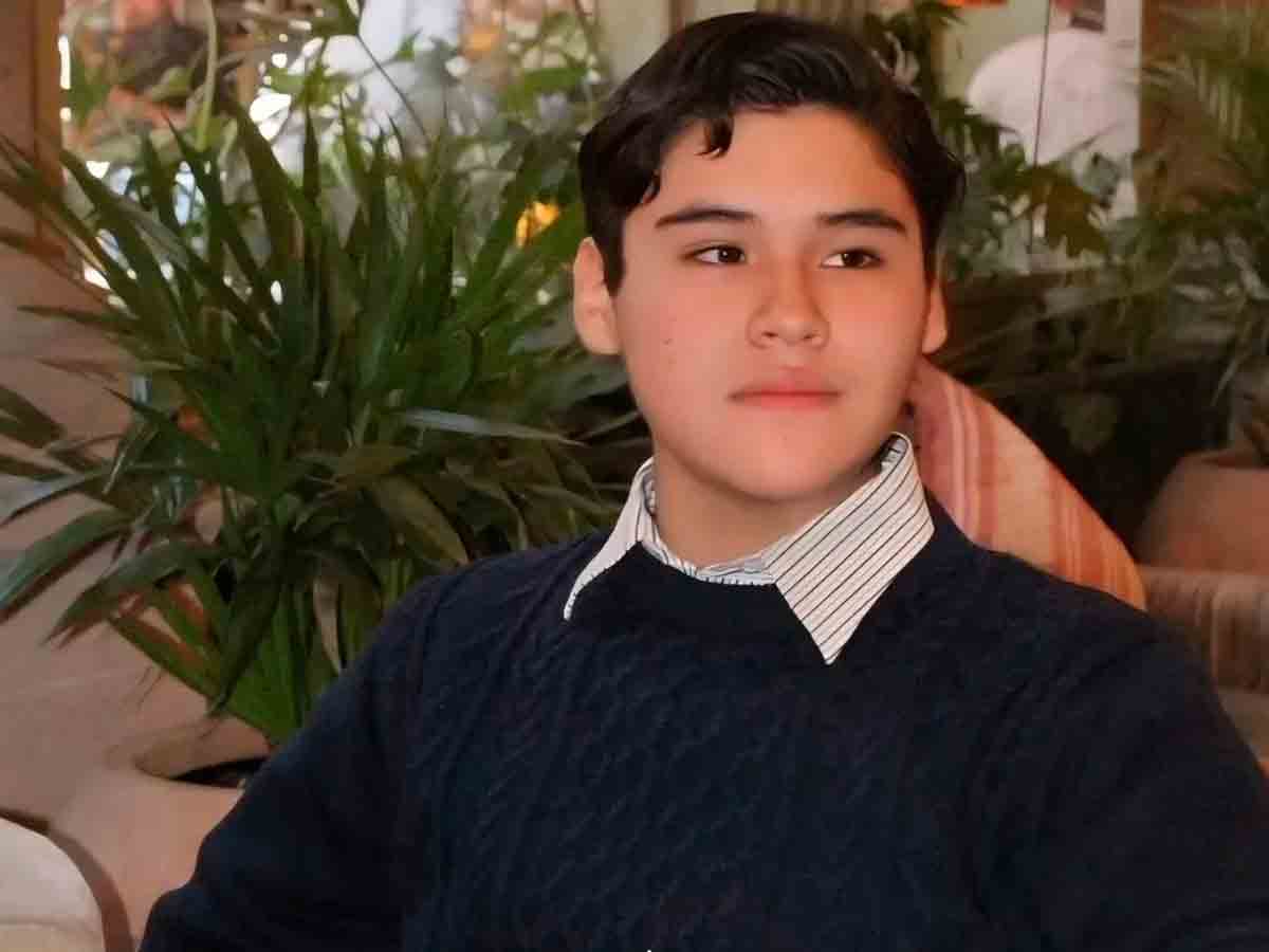 Influencer de moda, Guillermo Herrera, es blanco de clasismo por viajar en transporte público