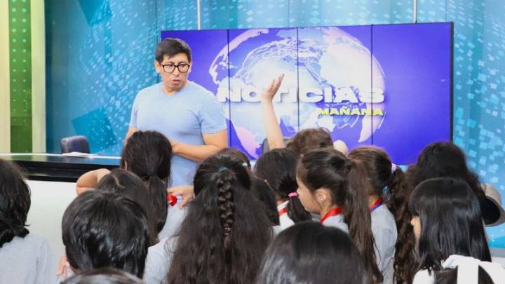 Escolares de colegio de Surco descubrieron el mundo de la comunicación pública