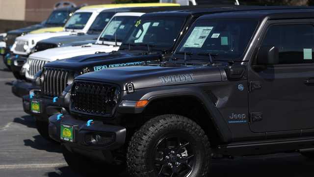Chrysler recalls 320,000 Jeep plug-in hybrids due to faulty battery