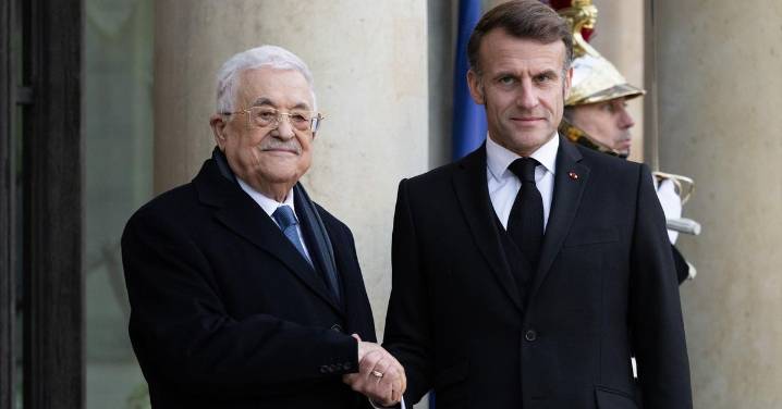 Macron se compromete con Abbas a crear un comité para la consolidación del Estado palestino