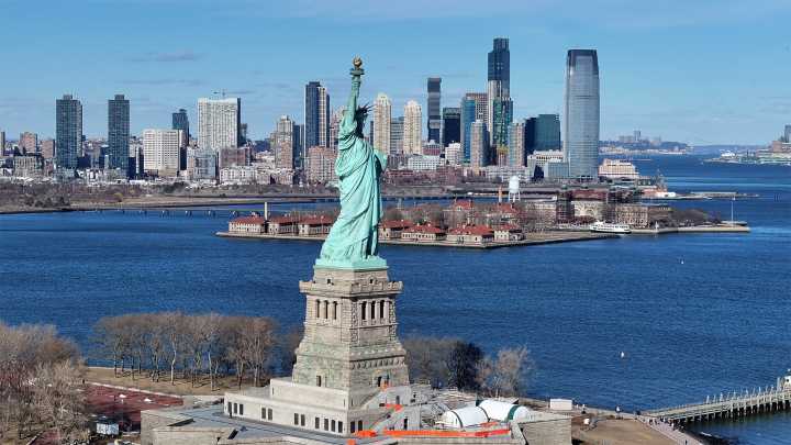 What does the New York mayor do?