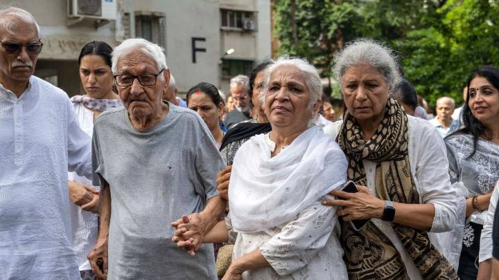Air India crash: SC assures 91-year-old pilot’s father he will not bear burden after accident