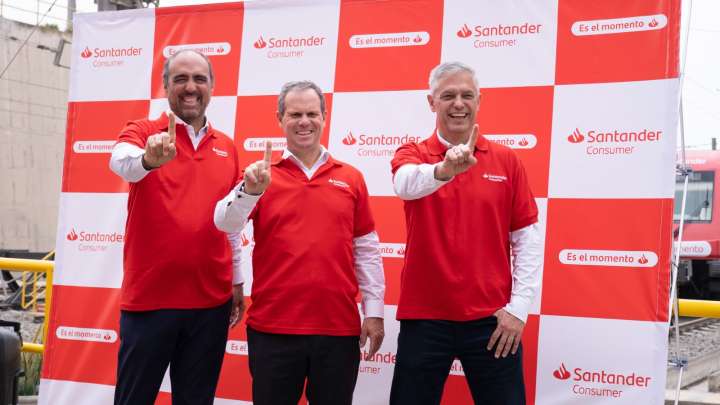 Sobre rieles: Santander Consumer luce su identidad en la Línea 1 del Metro de Lima