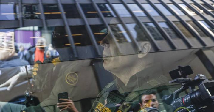 FBI urges ICE agents to identify themselves after string of impersonators commit crimes