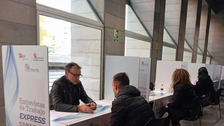 La Junta conecta en Palencia a más de 600 desempleados con la hostelería en una jornada de "Entrevistas de Trabajo Express"