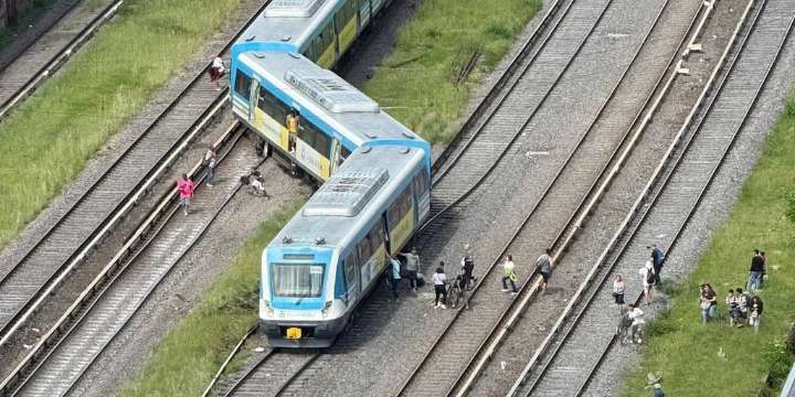 Se descarriló una formación del tren Sarmiento en Liniers: no hubo heridos y está interrumpido el servicio