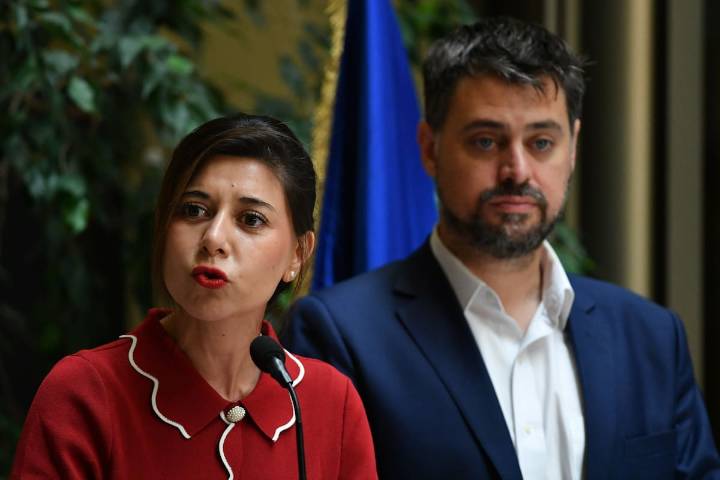 Diputados Manouchehri y Cicardini presentan denuncia ante Fiscalía por presuntos pagos vinculados al diputado Araya