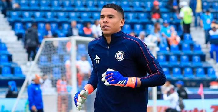 Kevin Mier, de Cruz Azul, nominado al once ideal FIFA 2025