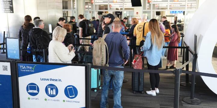 Hundreds of flights are getting canceled every day. Here's what to know about the 10% reduction caused by the government shutdown