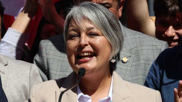 Jara y polémica por cánticos contra Carabineros: "Me río porque soy una persona alegre"