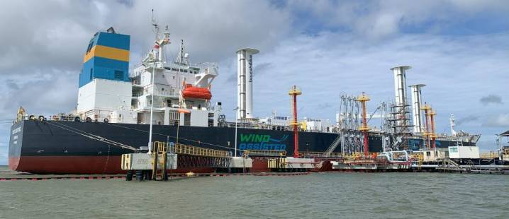 Compañía de Colombia contrató buque asistido por la fuerza del viento