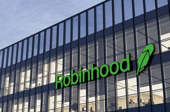 Robinhood Must Wait on State Court Decision in Challenge Against Gambling Laws, Federal Judge Rules