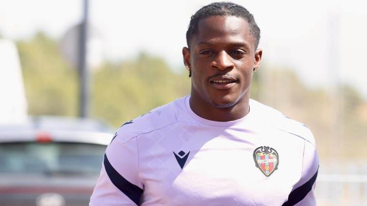 El Levante rechaza 30 millones por Etta Eyong