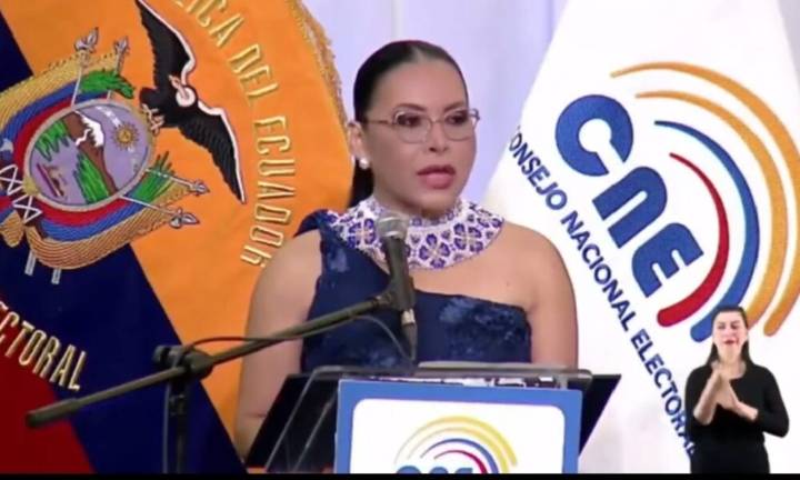 Ecuatorianos inician jornada de referéndum nacional