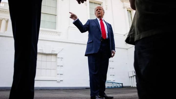 Trump dice que pedirá investigación sobre vínculos de Bill Clinton y otros con Epstein