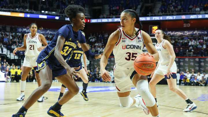 Women's college basketball AP Top 25: UConn still No. 1 after eking by Michigan