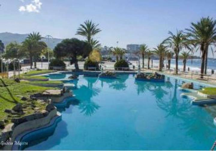 Somió pide una playa verde con parking, piscinas y salida al mar