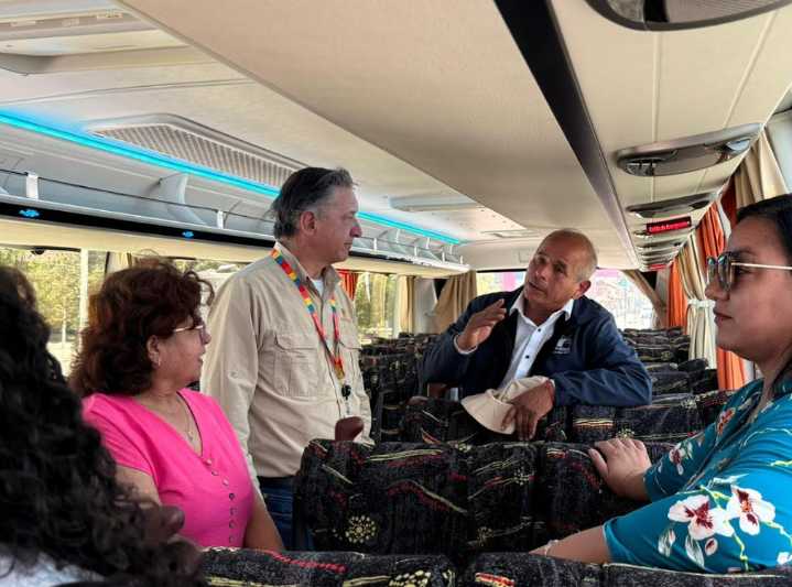 Codelco Salvador lanza programa ElectroComunidad para transportar gratuitamente a vecinos