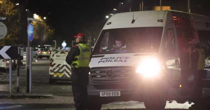 Edinburgh youth gang 'surround police' as traffic diverted from busy road