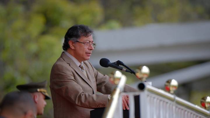 Gustavo Petro dice que “asumirá el riesgo” de confirmarse la muerte de menores de edad en el bombardeo que ordenó