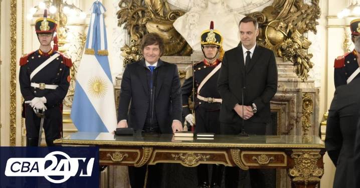 Manuel Adorni juró como jefe de Gabinete tras la salida de Francos