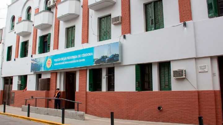 Condenaron a 12 años de prisión a un policía por violar a seis detenidas en Córdoba