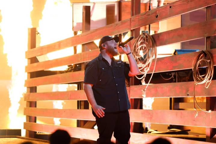 Luke Combs Takes the Reins for Fiery Opening Performance at the 2025 CMA Awards