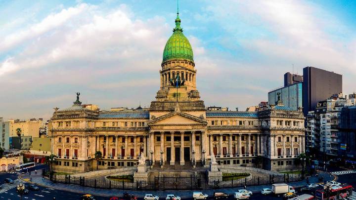 El Gobierno evalúa desdoblar las extraordinarias: Presupuesto 2026, reformas y el nuevo Código Penal